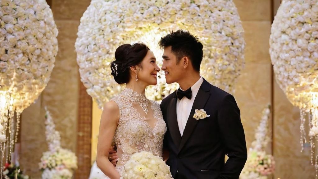 明星闪婚引关注网友纷纷为她的离婚纪念册感到疑惑