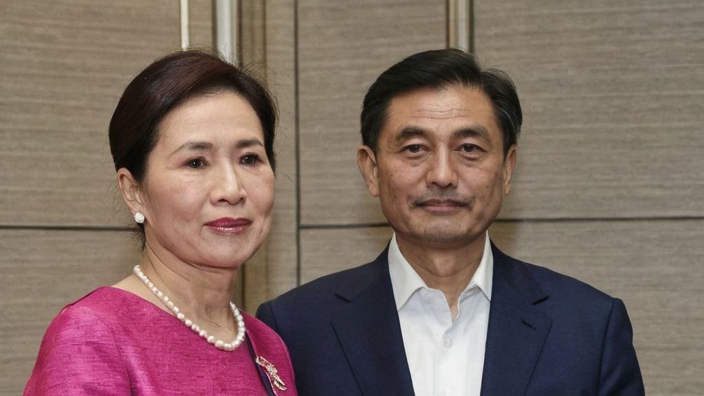 五一假期探亲遇意外，娘娘小说中的宫廷秘闻引发热议