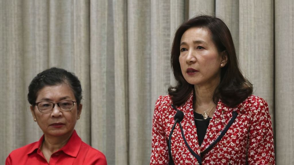 尹正因关爱留守儿童引发关注，疑似自导自演潜规则被曝光引发争议