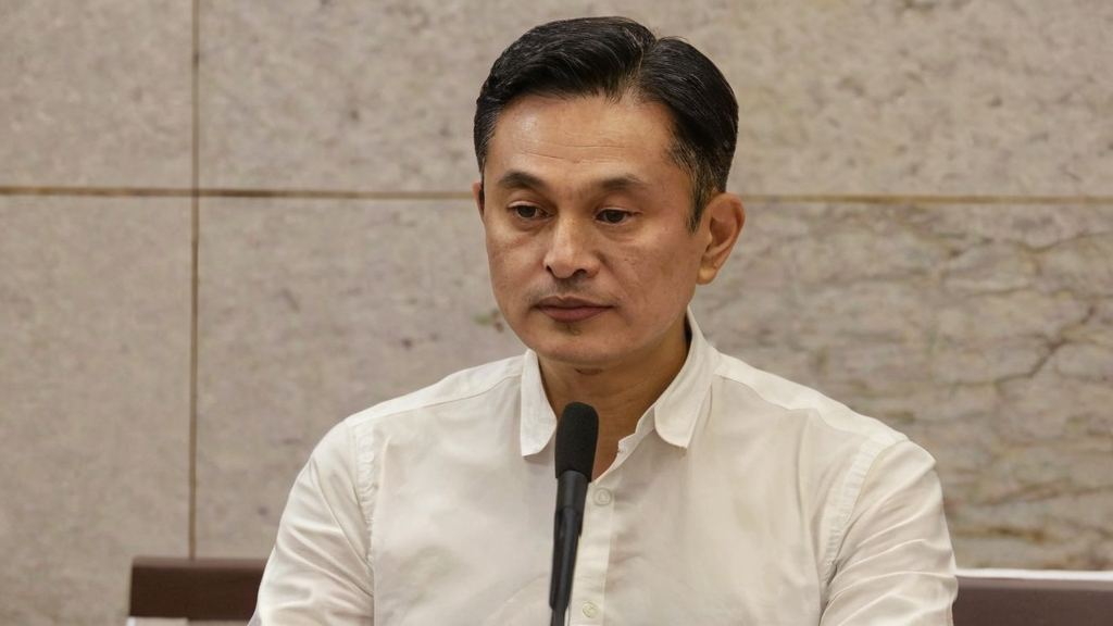 娱乐吃瓜酱男生独处引发关注 仿佛能触摸到明星脸部的背后故事