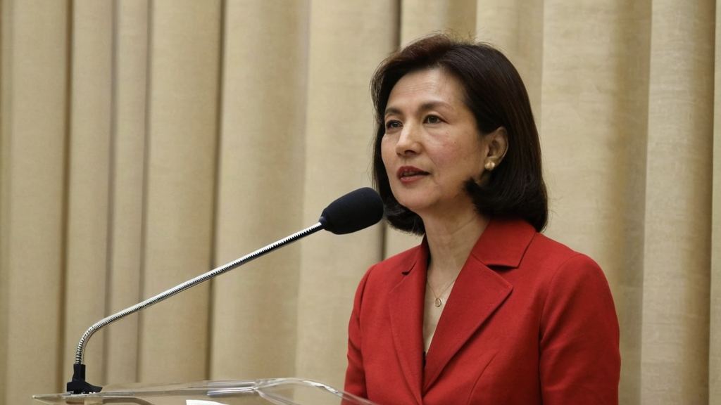 娱乐圈一网打尽明星幕后故事揭露李雅直播崛起引发热议