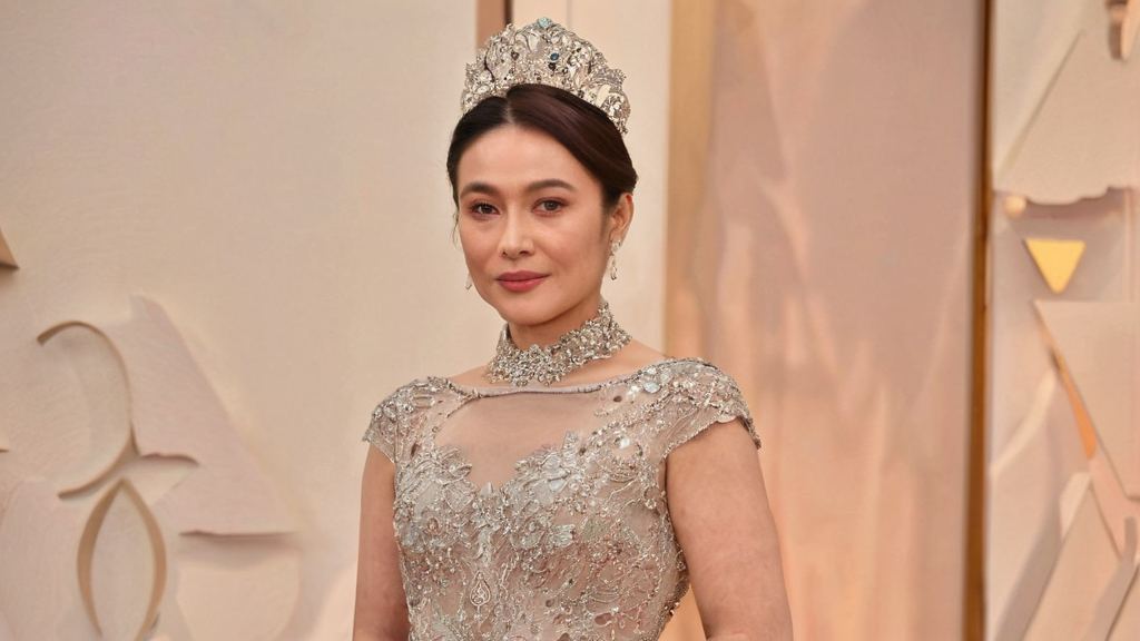 明星幕后生活曝光引发热议，他们如何面对粉丝的“看图吃瓜”挑战